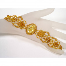 Ажурный браслет, плетеный из бисера с вставкой из цельного янтаря Ажурный браслет, плетеный из бисера с вставкой из цельного янтаря