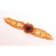 Браслет из балтийского янтаря с использованием бисера