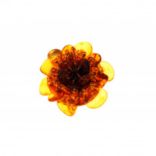 Брошь из балтийского янтаря трех цветов