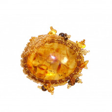 Брошь из балтийского янтаря
