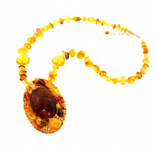 Брошь-кулон из балтийского янтаря и бисера