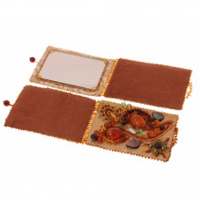 дамское зеркало из янтаря