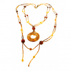 Длинное колье из балтийского янтаря