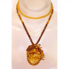 Длинный кулон из балтийского янтаря с бисера