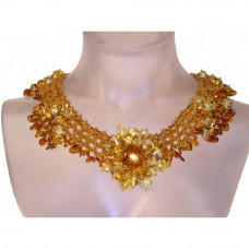 Элегантное колье из натурального янтаря с бисером