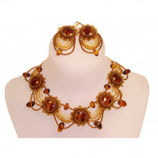 Элегантный комплект из натурального янтаря и бисера: колье, серьги