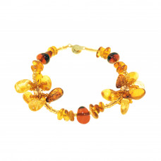 Интересный браслет из балтийского янтаря, бисера и стекла