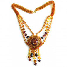 Изысканное колье из натурального янтаря с бисером