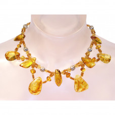 Изящное колье из натурального янтаря и бисера