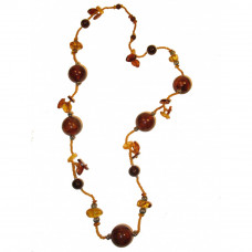 Изящное колье из натурального янтаря и бисера