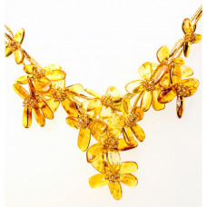 Изящное удлиненное колье из балтийского янтаря