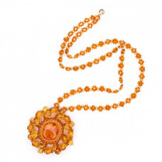 Изящный кулон из натурального янтаря и бисера