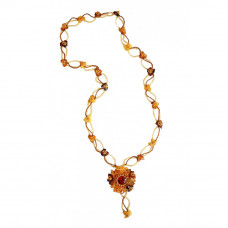 Изящный кулон из натурального янтаря и бисера