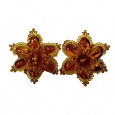 Клипсы из балтийского янтаря и бисера в форме цветов