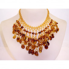 Колье из балтийского янтаря и бисера