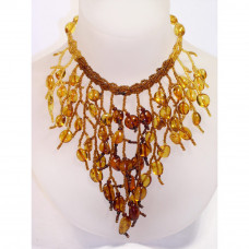 Колье из балтийского янтаря и бисера