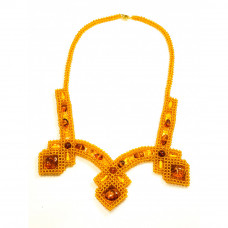 Колье из балтийского янтаря с бисером