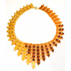 Колье из балтийского янтаря с бисером