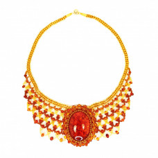 Колье из балтийского янтаря с бисером