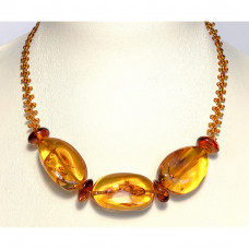 Колье из балтийского янтаря