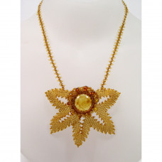 Колье из натурального балтийского янтаря и бисера с цветком