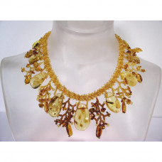 Колье из натурального янтаря и бисера