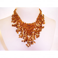 Колье из природного балтийского янтаря с бисером Колье из природного балтийского янтаря с бисером