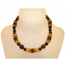 Колье из янтаря и бисера Колье из янтаря и бисера