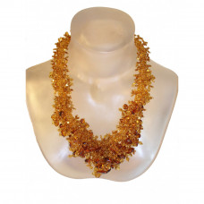 Колье из янтаря с бисером Колье из янтаря с бисером