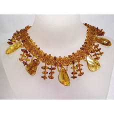 Колье из янтаря с бисером Колье из янтаря с бисером