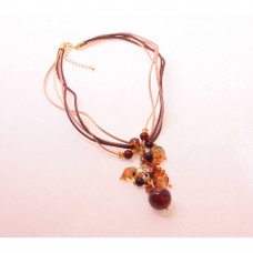 Колье-подвеска из натурального янтаря и бисера