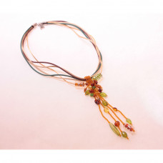 Колье-подвеска из натурального янтаря и бисера