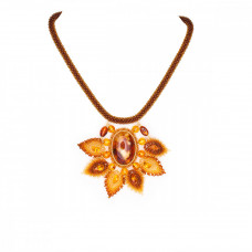 Колье с цветком из янтаря коньячного цвета с бисером