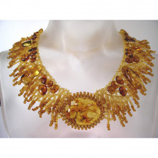 Колье в этническом стиле из янтаря и бисера Колье в этническом стиле из янтаря и бисера