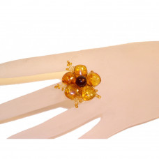 Кольцо из балтийского янтаря с бисером в форме цветка