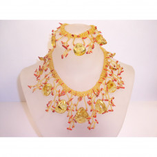 Комплект из натурального светлого янтаря и бисера: колье, браслет