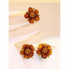 Комплект из натурального янтаря и бисера: кольцо, клипсы из янтаря