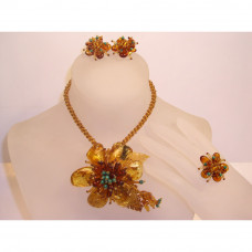 Комплект из природного янтаря, бисера и малахита: колье, кольцо, клипсы