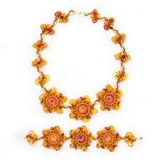 Комплект из янтаря с бисером: колье, браслет