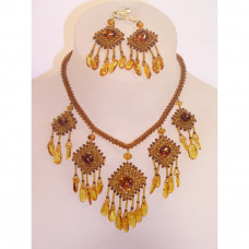 Комплект из янтаря в этническом стиле: колье, серьги