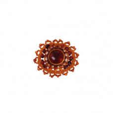 Красивая брошь из балтийского янтаря и бисера