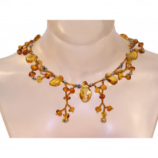 Красивое колье из балтийского янтаря и бисера