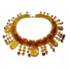 Красивое колье из балтийского янтаря и бисера