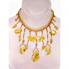 Красивое колье из балтийского янтаря и бисера