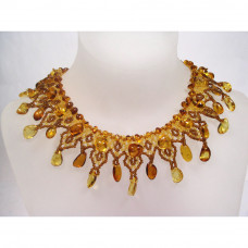 Красивое колье из балтийского янтаря и бисера