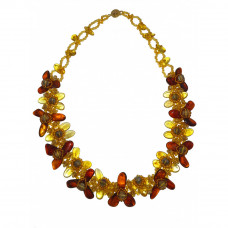 Красивое колье из балтийского янтаря и бисера