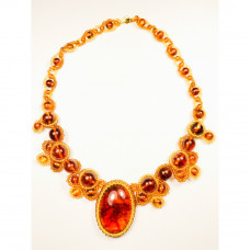 Красивое колье из бисера и натурального янтаря