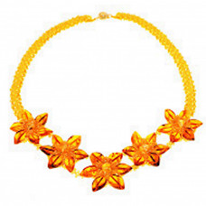 Красивое колье из натурального янтаря и бисера с цветами