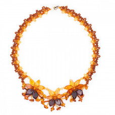 Красивое колье из натурального янтаря коньячного и медового цветов