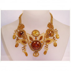 Красивое, плетеное колье из натурального янтаря и бисера